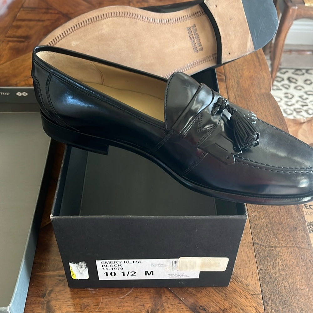 Johnston & Murphy men’s 10 1/2 M black Emery Kiltie Tassel Shoe